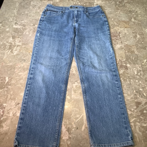 B-Liz Claiborne jeans, straight leg, size 6P - Picture 2 of 7